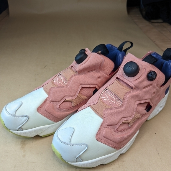 Reebok Insta Pump Fury Men's sz 10.5 Basketball Shoe Rare Salmon color Trainer S - Picture 2 of 12